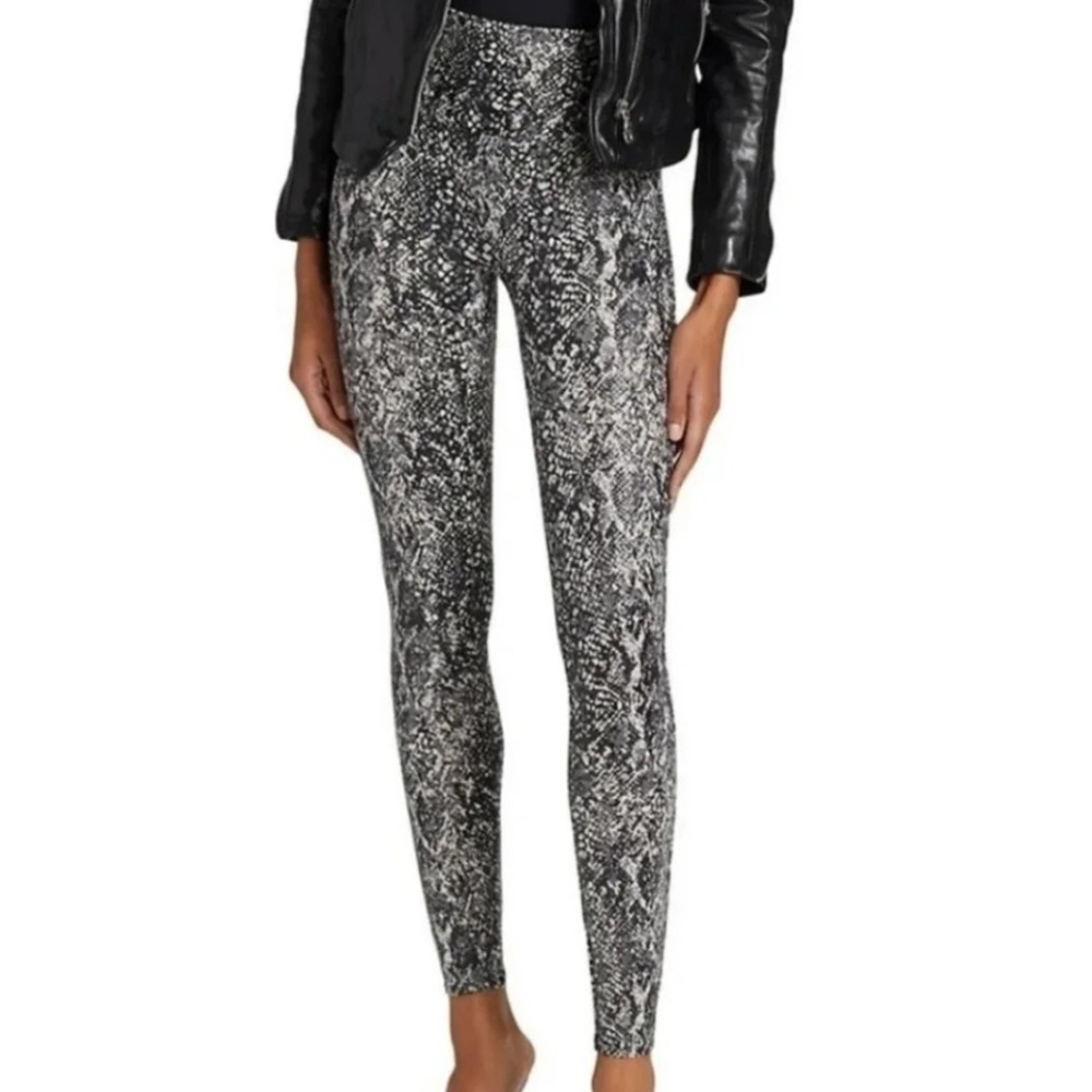Spanx leggings NEW Faux Leather grey black Snake print shinny medium NWT